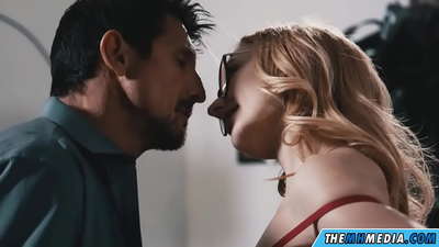 Sürtük bir sarışın ile romantik seks